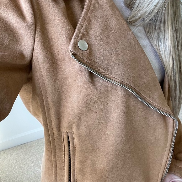 Very lightly worn, silence + noise faux suede, Moto jacket. Color Camel - Picture 3 of 10